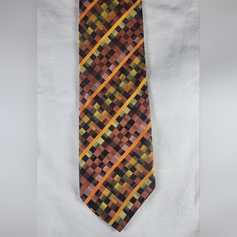 Geometric Patterned Tie in Brown and Orange VanHeusen 100% Silk
